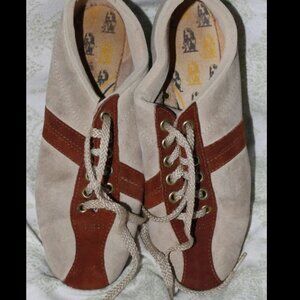 Vintage Women’s Hush Puppies Brown Tan Suede Bowling Shoes Size 6.5 Lace Up.